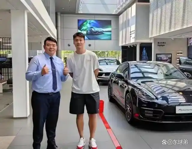 中国男篮球员豪车_郭艾伦法拉利跑车_cba球员豪车