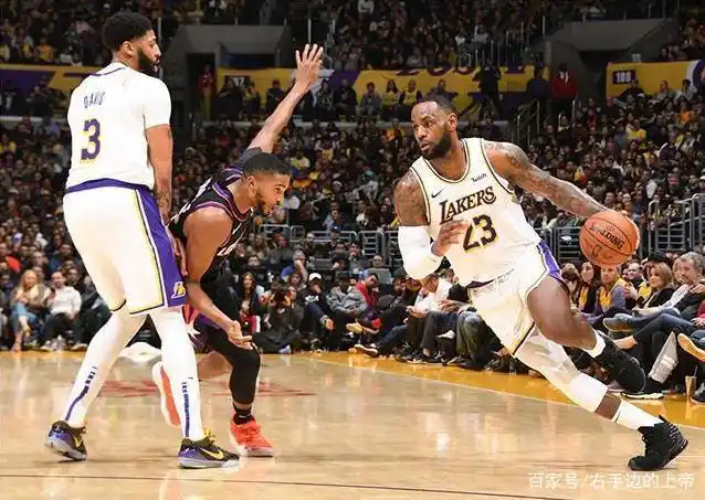詹姆斯浓眉挡拆配合分析_湖人詹眉挡拆战术_nba挡拆战术