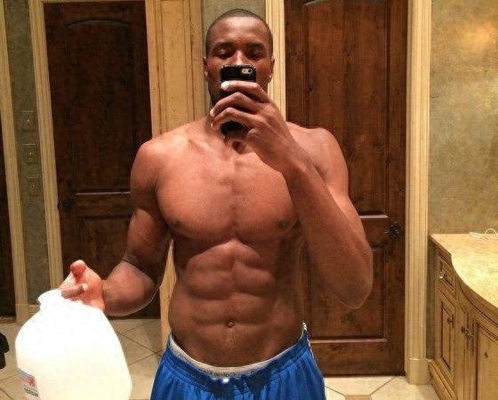 NBA球星腹肌对比_nba身体素质排名现役_伊巴卡腹肌
