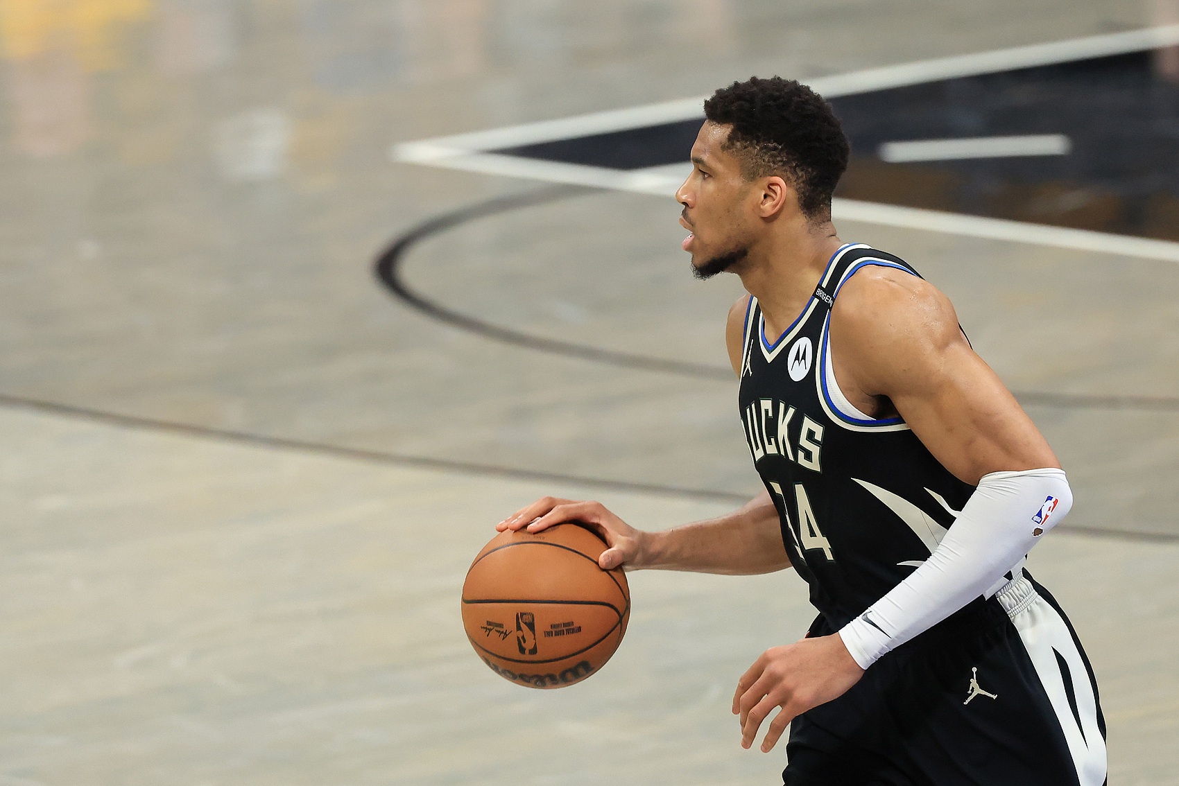 nba球星工资排行榜_NBA球员薪资排行_NBA各国球员收入统计