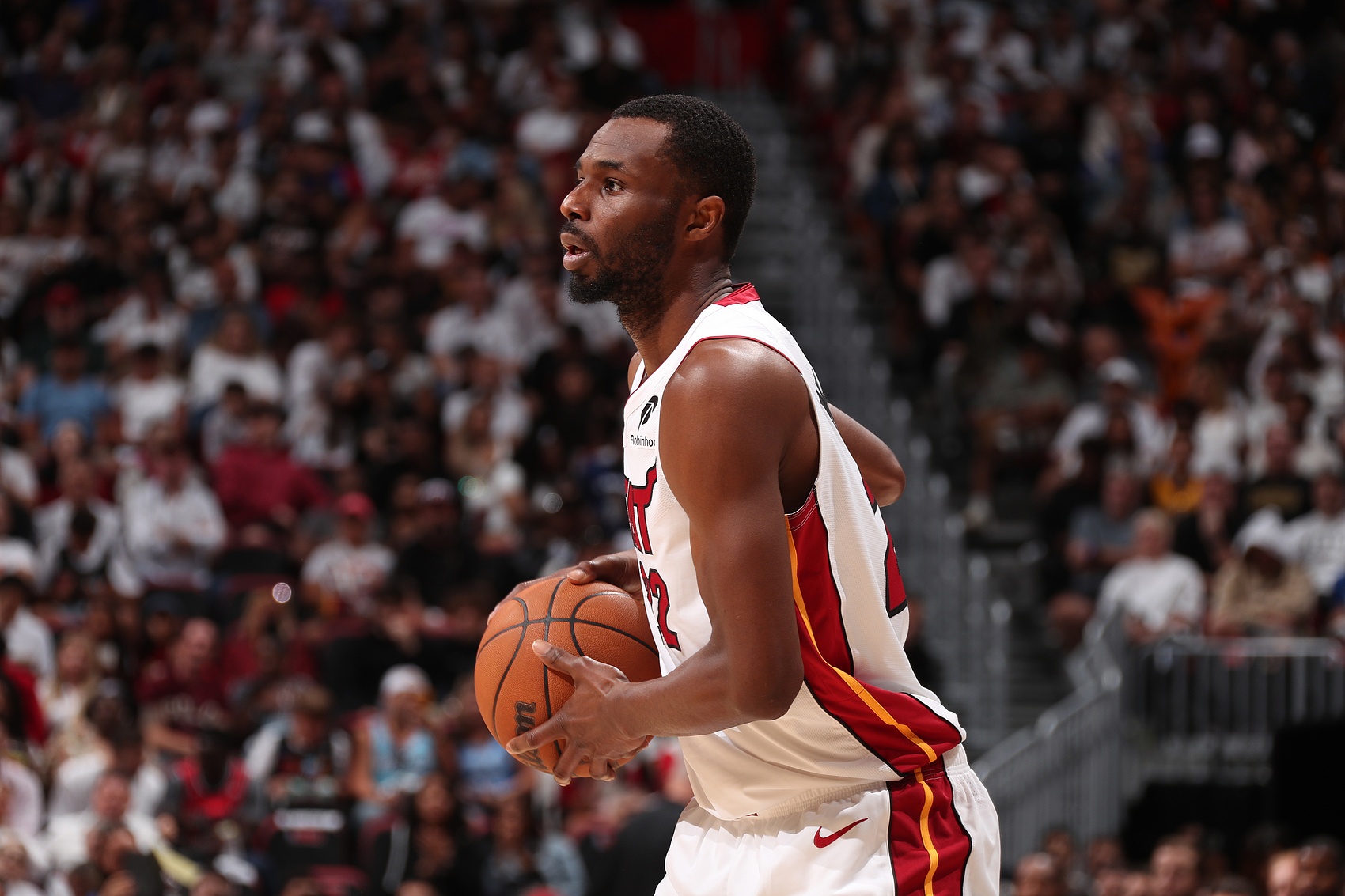 NBA球员薪资排行_nba球星工资排行榜_NBA各国球员收入统计