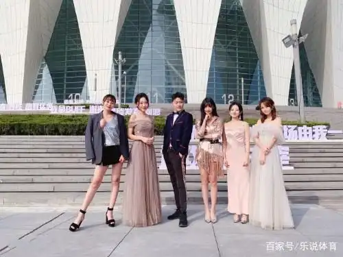 清纯外貌性格_nba女主持小七_NBA女主持小七