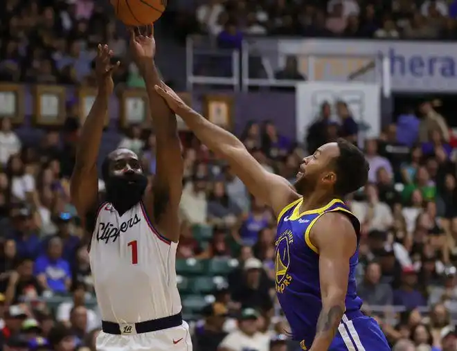 勇士队哈登库里季前赛表现_nba季前赛勇士快船_NBA勇士队险胜快船沃特斯压哨绝杀