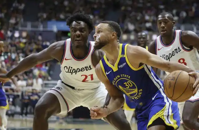 勇士队哈登库里季前赛表现_NBA勇士队险胜快船沃特斯压哨绝杀_nba季前赛勇士快船