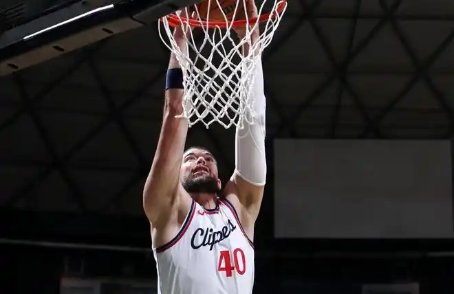 nba季前赛勇士快船_勇士队哈登库里季前赛表现_NBA勇士队险胜快船沃特斯压哨绝杀