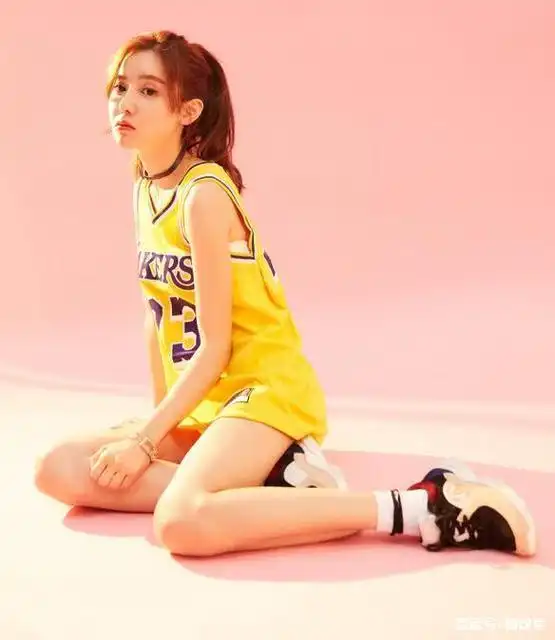 NBA女主播小七_nba女主持小七_腾讯体育美娜