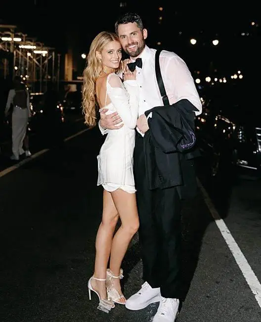 nba球星的妻子_顶级球星女友身材_NBA球星妻子排名