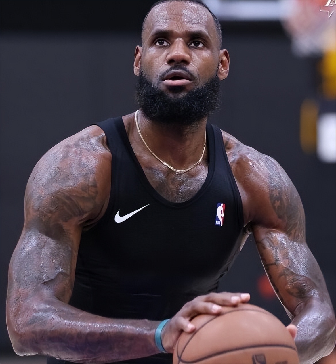 拥有完美腹肌的NBA球员_NBA球星腹肌训练_NBA球星的腹肌