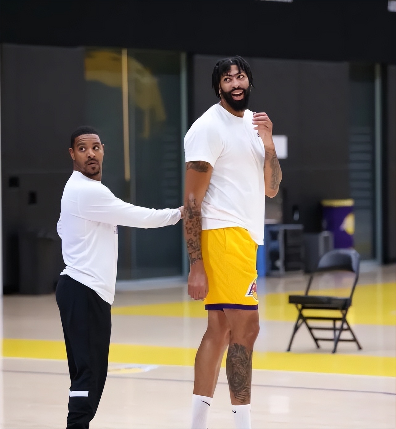 拥有完美腹肌的NBA球员_NBA球星的腹肌_NBA球星腹肌训练