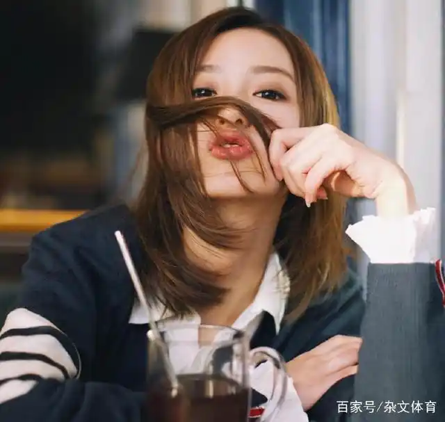 科比球衣退役仪式直播_NBA女主持小七流泪_nba女主持小七
