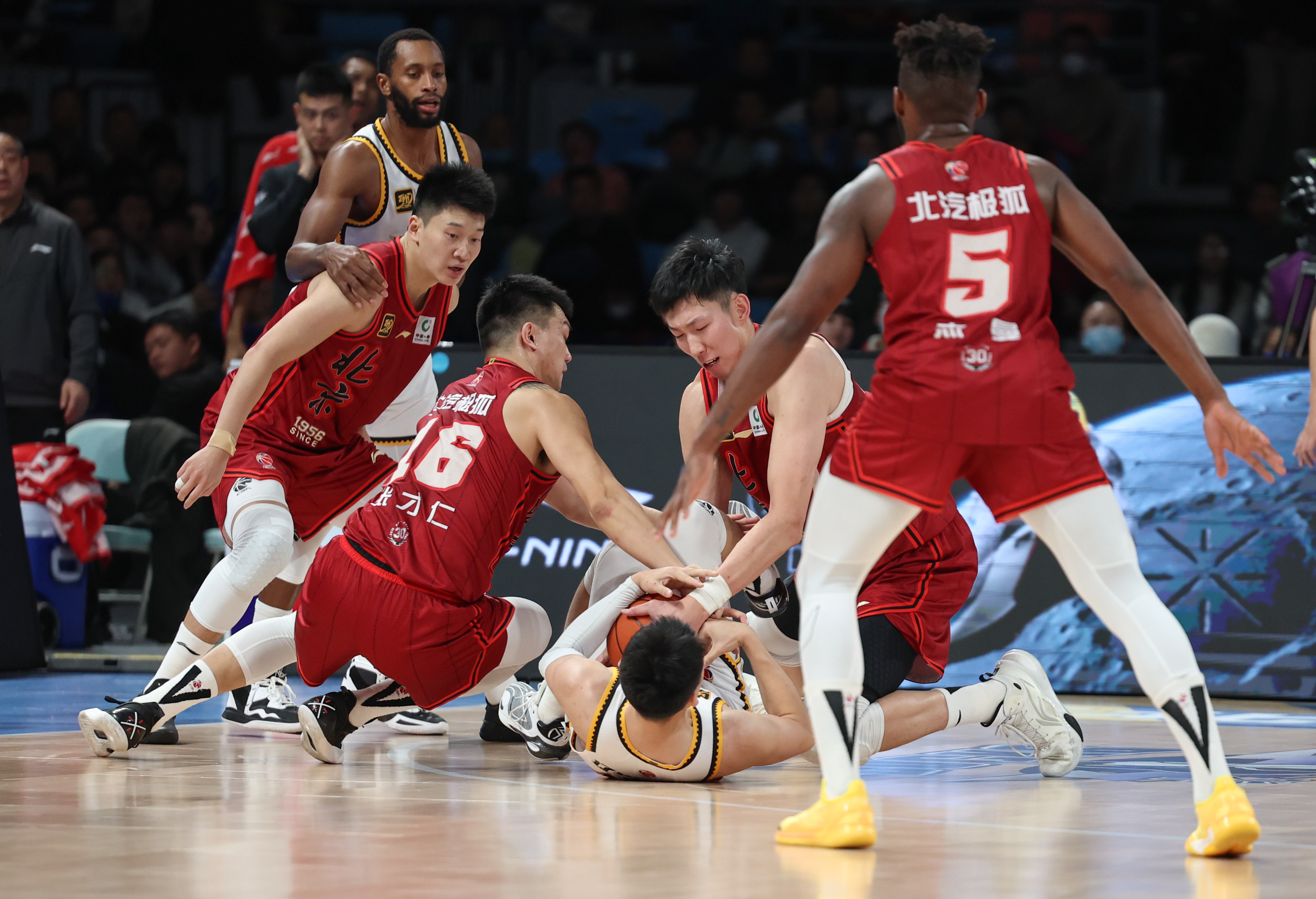 北京对辽宁cba_北京北汽队战胜辽宁本钢队 CBA常规赛第25轮 比赛精彩瞬间