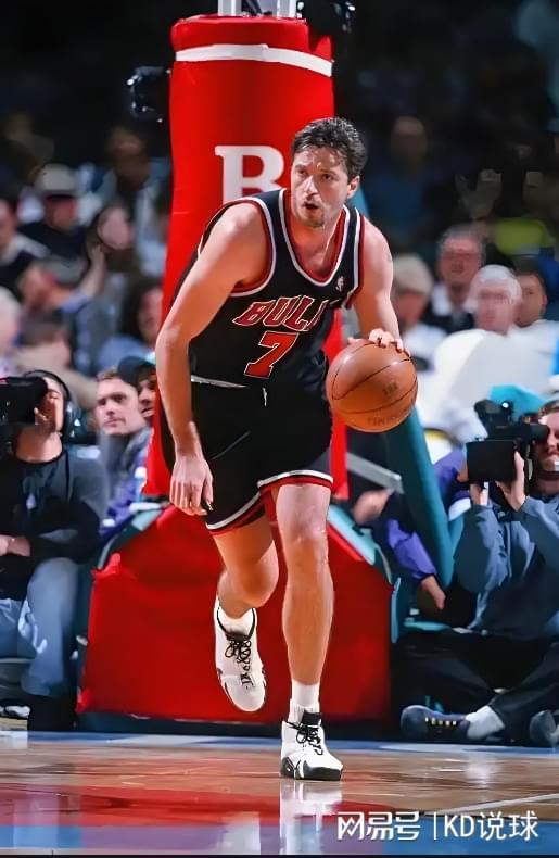 NBA白人球员最厉害的前十名球星_nba球星历史地位排名_NBA历史上伟大的白人球星