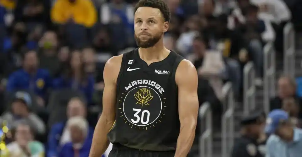 NBA球员合同分析_:NBA现役总收入最高球员_nba年薪最高的是谁