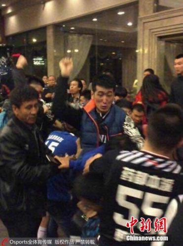 不得不说，当你挥起拳头，无论原因如何，篮球已彻底输了。