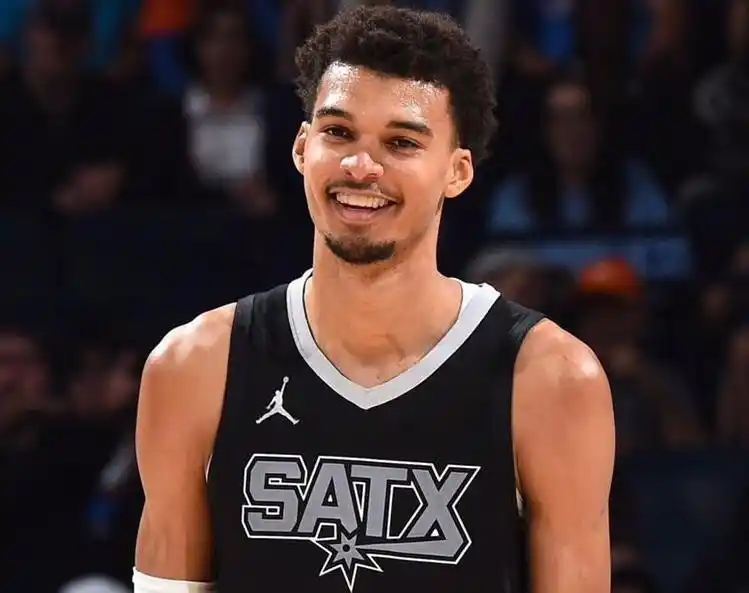 nba全明星票_NBA字母哥全明星票王_NBA约基奇全明星首发投票
