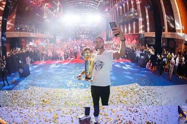 9月30日NBA中国与vivo升级合作成科技与体育跨界典范