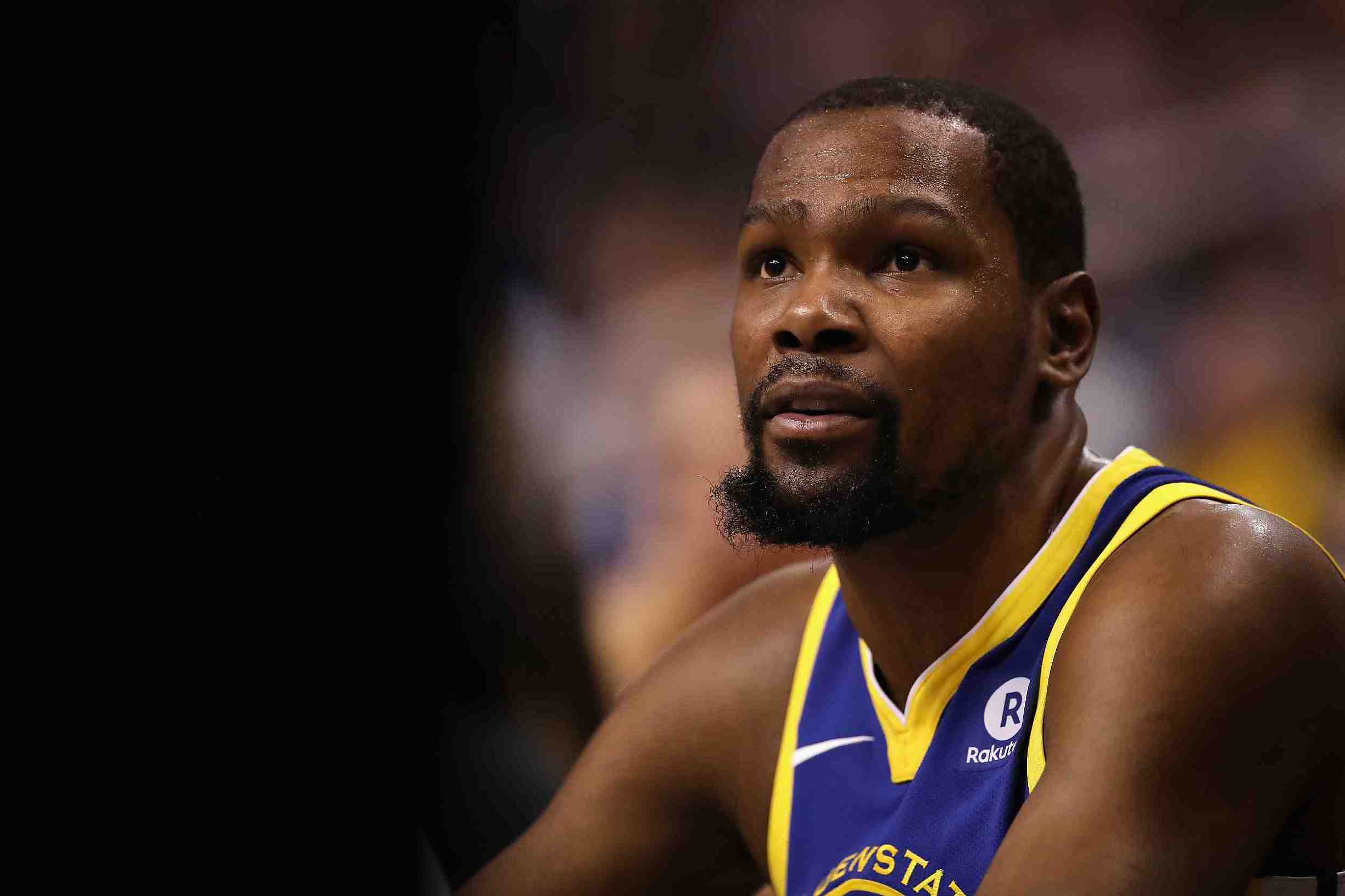 球员应对社交媒体批评_NBA球星和粉丝_:NBA球员社交媒体影响