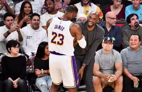 nba座位_NBA球馆包厢门票价格_NBA场边观众席座位费用