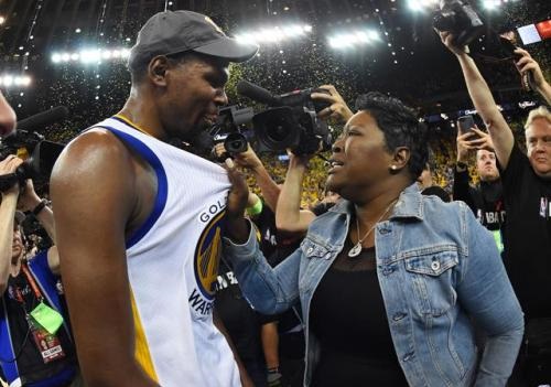 NBA场边观众席座位费用_NBA球馆包厢门票价格_nba座位