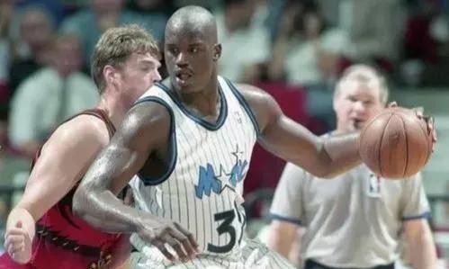 奥尼尔职业生涯数据统计_奥尼尔nba第一战数据_奥尼尔在小球时代的表现