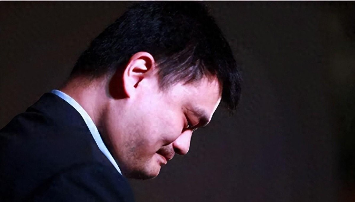 姚明篮球传奇从赛场到公益他如何华丽转身
