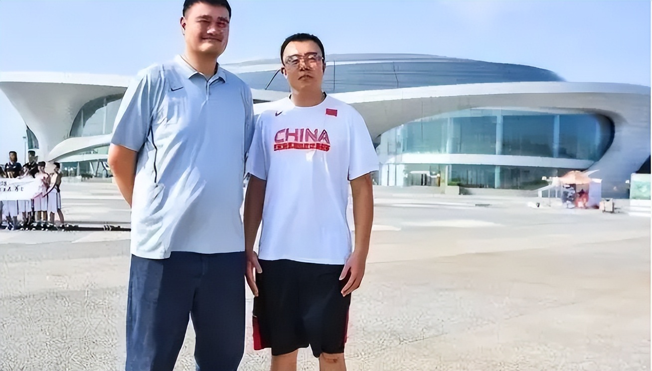 姚明身高优势_姚明身材压迫感_姚明身高在nba