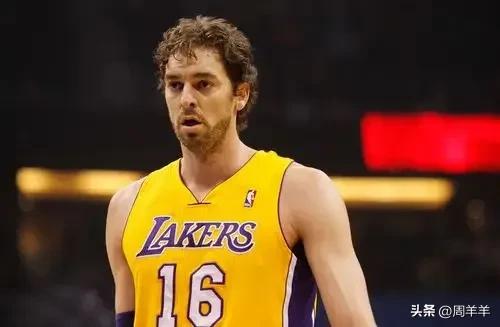 NBA最强白人阵容_白人球员三连冠阵容_nba最帅白人