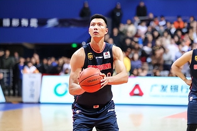 易建联cba最高分_易建联 NBA 球员经历_易建联 CBA 职业生涯