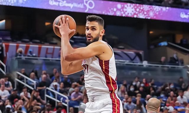 NBA底层球员生存状况看尤尔特赛文等低薪球员新赛季合同变化