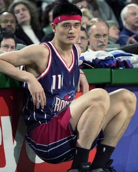盘点NBA那些不适合带发带的球星姚明为何成多数人第一印象