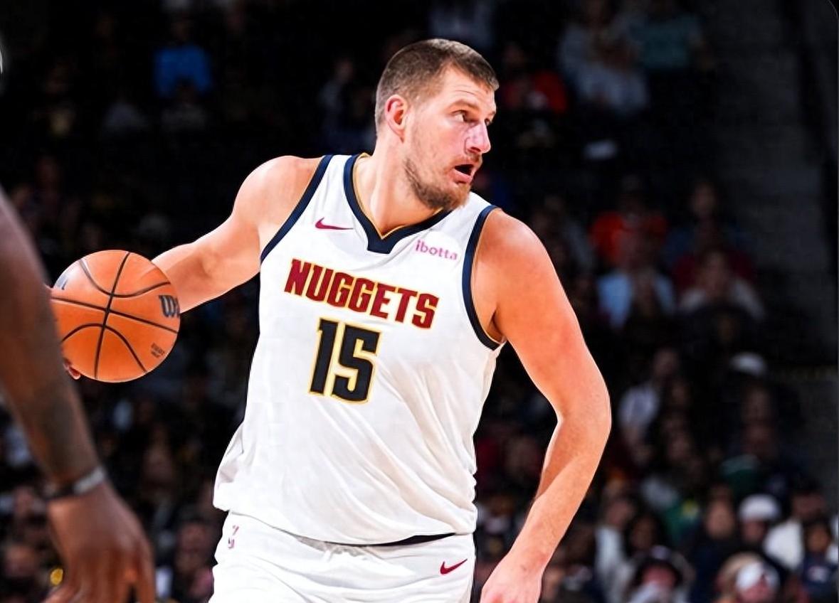 114NBA_NBA季前赛太阳缺阵击败掘金 约基奇21分难救主 新秀邓恩闪耀全场_掘金内线统治力对决太阳三分雨战术 新老球员季前赛表现分析