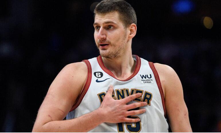 掘金内线统治力对决太阳三分雨战术 新老球员季前赛表现分析_NBA季前赛太阳缺阵击败掘金 约基奇21分难救主 新秀邓恩闪耀全场_114NBA
