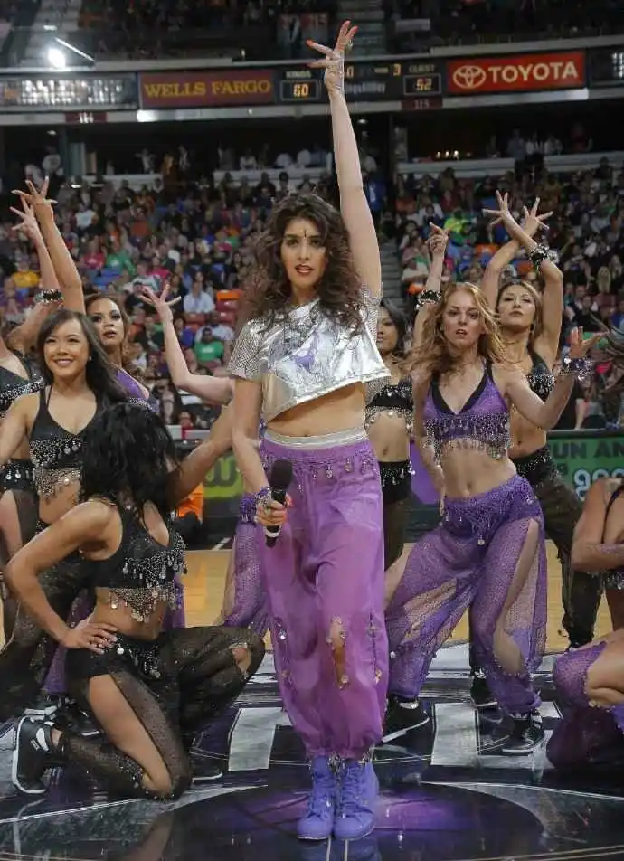 nba国王队老板的女儿_阿佳丽·拉纳戴夫 NBA国王队老板女儿 印度西施
