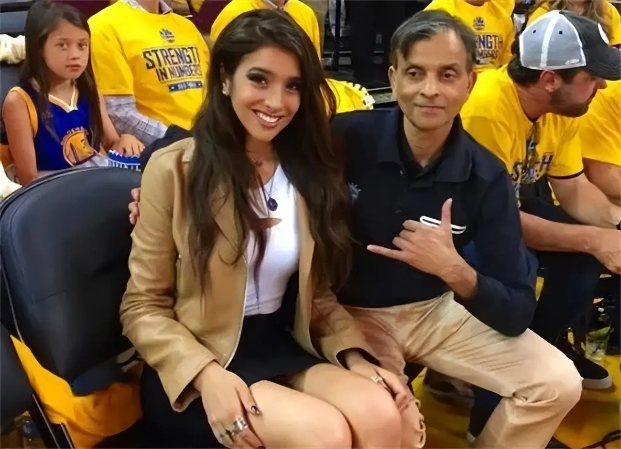 :NBA球队老板女儿_nba国王队老板的女儿_阿佳丽拉纳戴夫