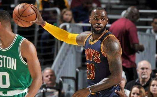小球时代NBA球星单手抓球造型大赏科比因手指短单手抓球很勉强