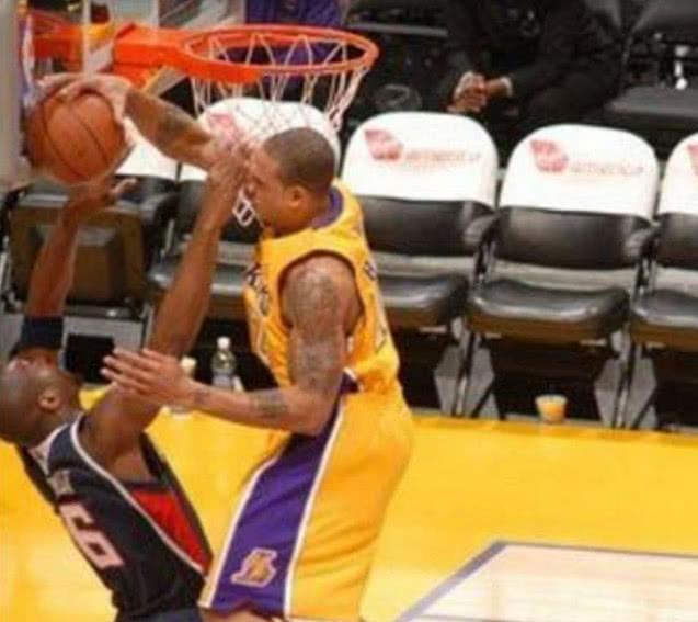 NBA历史弹跳最好的5个球员，香浓布朗吓到科比，第一名堪称奇迹