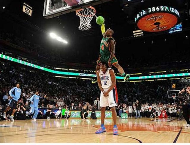 NBA历史弹跳最好的5个球员，香浓布朗吓到科比，第一名堪称奇迹