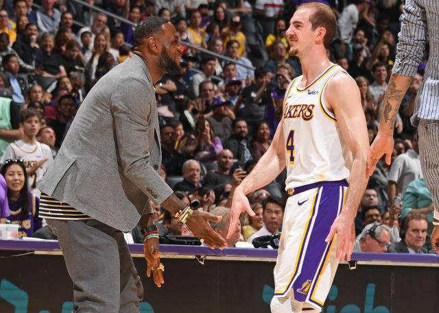 NBA自由市场2021工资帽_nba奢侈税和工资帽_自由市场超级巨星争夺战