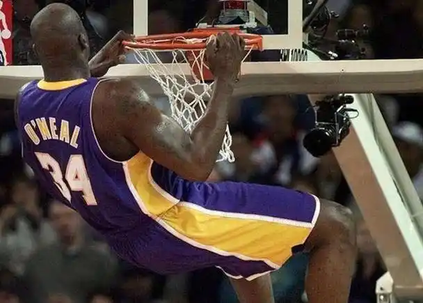 NBA退役球衣故事_湖人队球衣退役历史_nba退役的球衣
