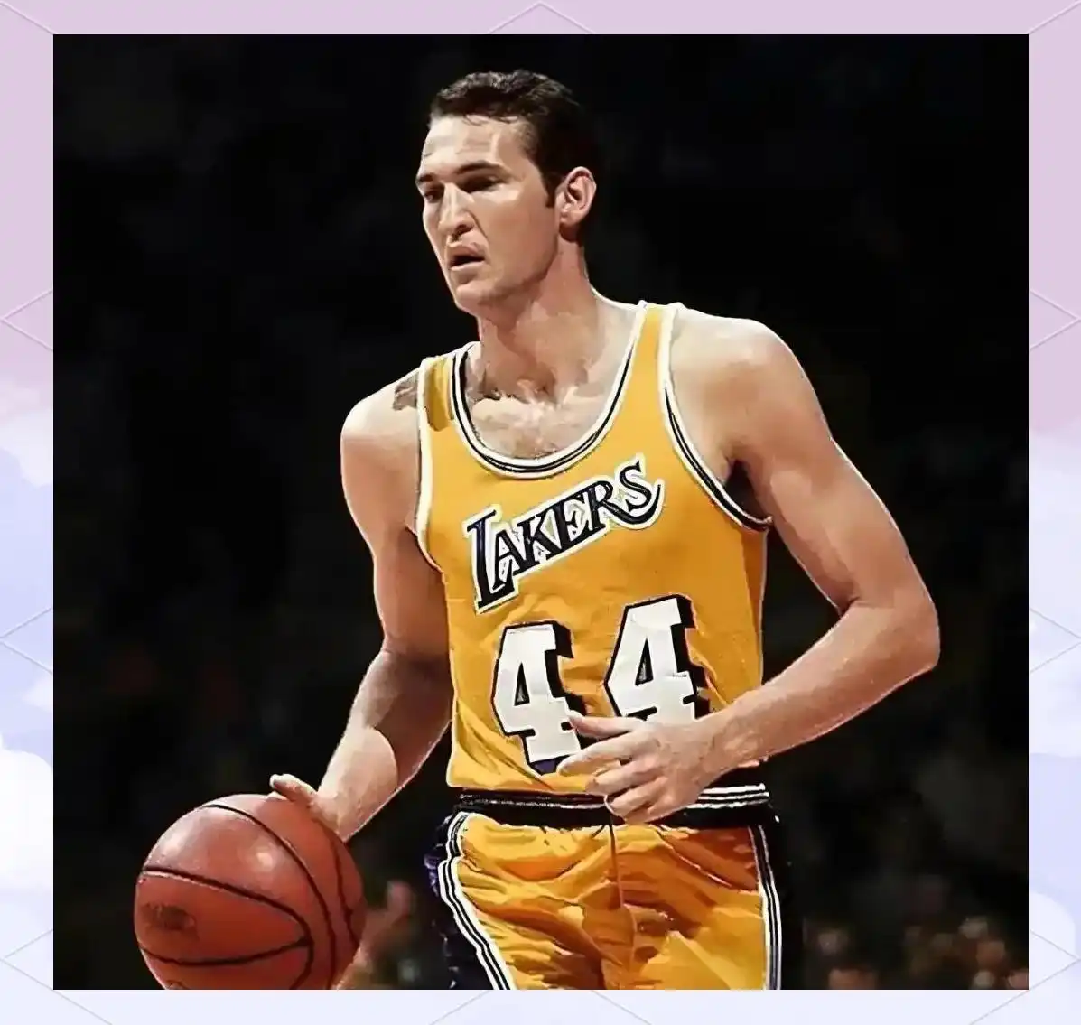 NBA退役球衣故事_湖人队球衣退役历史_nba退役的球衣