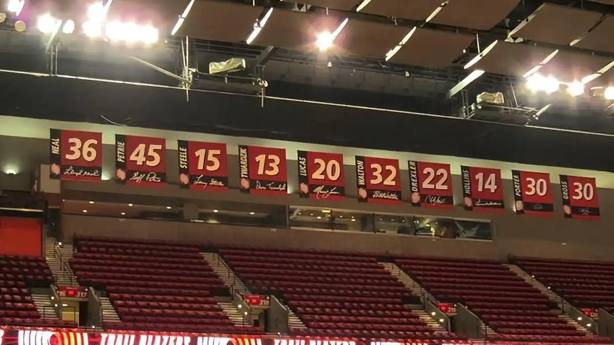 科比在不同球队退役球衣_nba退役的球衣_NBA退役球衣最多的球员