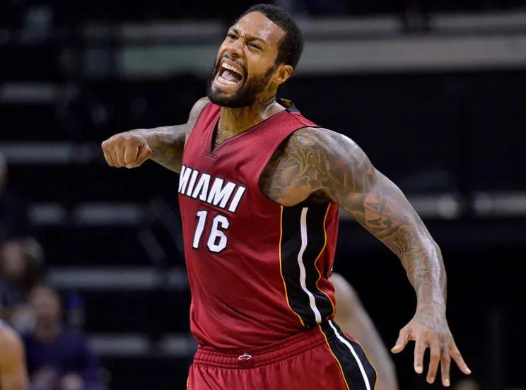 詹姆斯约翰逊自由搏击_nba与詹姆斯打架_詹姆斯约翰逊打架视频