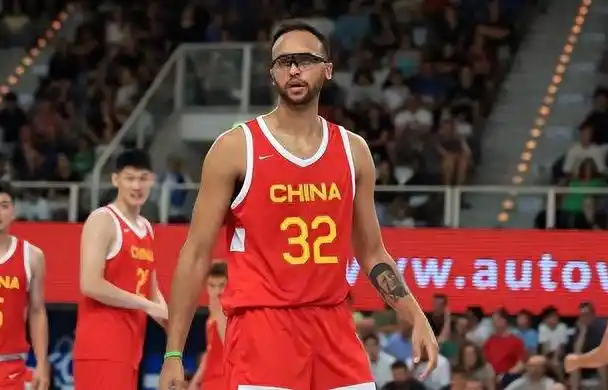 中国男篮球员年薪最高_cba球员薪资_中国男篮球员年薪对比