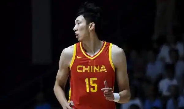 中国男篮球员年薪对比_cba球员薪资_中国男篮球员年薪最高