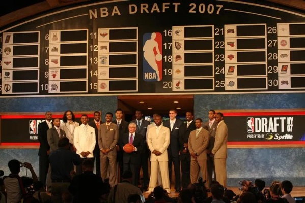 回顾2007年NBA选秀现场感受梦想成真的激情时刻