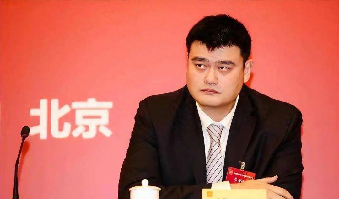 姚明从上海弄堂小巨人到篮协操心爹他的传奇人生你了解吗