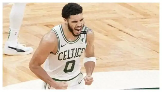 nba运动员排名_NBA新赛季25大球星排名_前十名球星排名争议