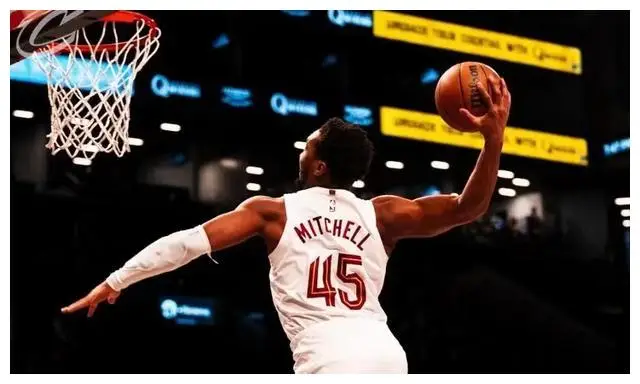 前十名球星排名争议_NBA新赛季25大球星排名_nba运动员排名