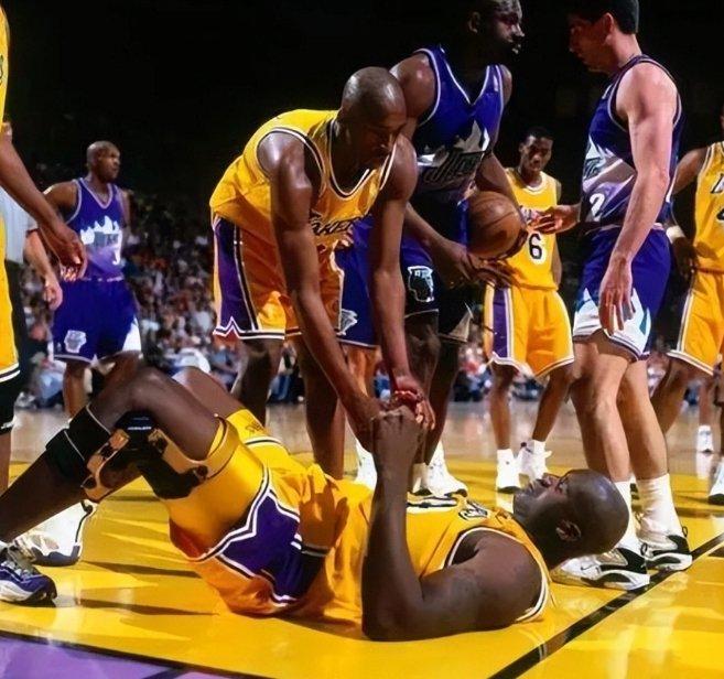 现代篮球扣碎篮筐减少原因_nba扣碎篮筐_篮球技术演变对扣篮的影响