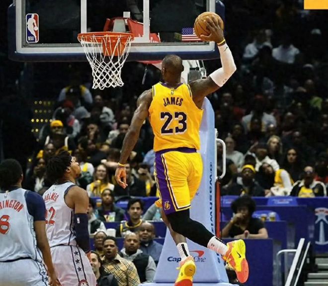 NBA最有可能被立铜像的球员_nba76_字母哥铜像设计原型